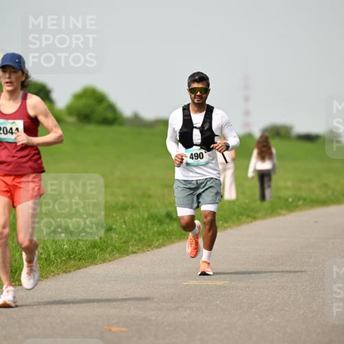 10.05.2026 - 8. Wedeler Halbmarathon Dr. Thomas Lammeyer http://msf.ph/oto/9704576 10.05.2026 11:52:02 Laufen 2044, 490 meine-sportfotos.de