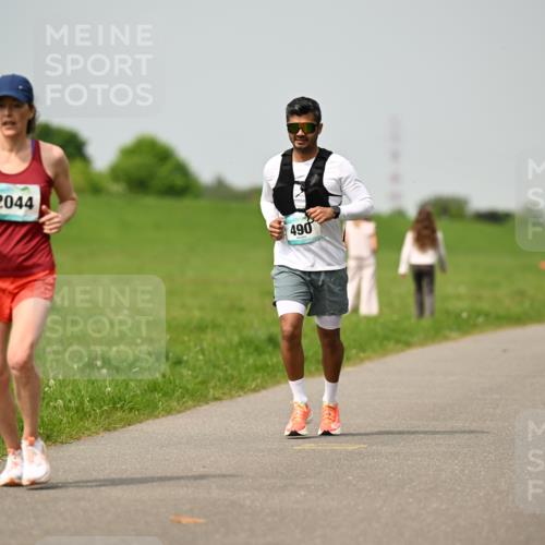 10.05.2026 - 8. Wedeler Halbmarathon Dr. Thomas Lammeyer http://msf.ph/oto/9704578 10.05.2026 11:52:02 Laufen 2044, 490 meine-sportfotos.de