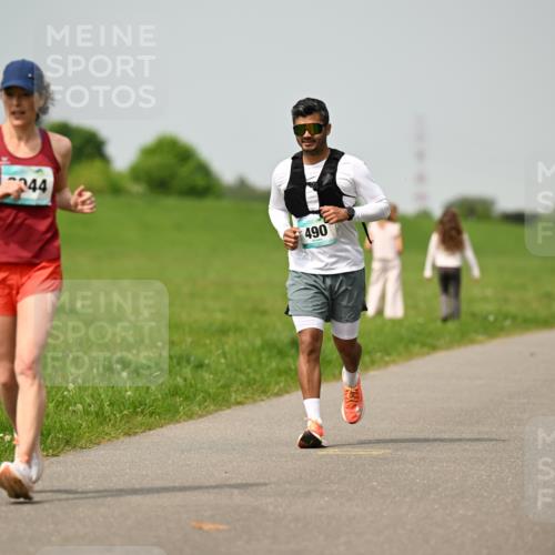 10.05.2026 - 8. Wedeler Halbmarathon Dr. Thomas Lammeyer http://msf.ph/oto/9704580 10.05.2026 11:52:02 Laufen 490 meine-sportfotos.de