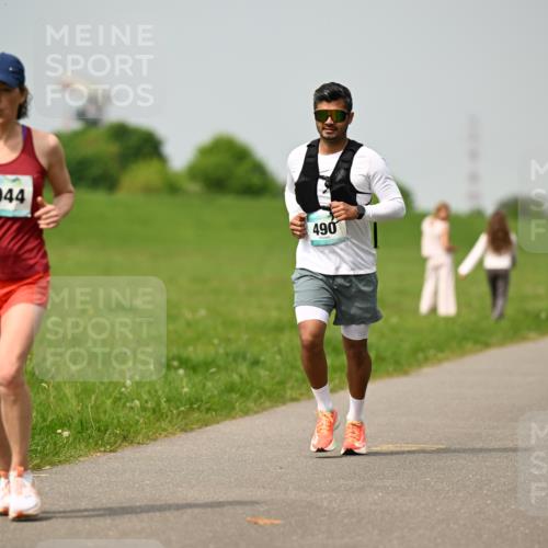 10.05.2026 - 8. Wedeler Halbmarathon Dr. Thomas Lammeyer http://msf.ph/oto/9704586 10.05.2026 11:52:02 Laufen 044, 490 meine-sportfotos.de