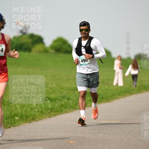 10.05.2026 - 8. Wedeler Halbmarathon Dr. Thomas Lammeyer http://msf.ph/oto/9704588 10.05.2026 11:52:03 Laufen 490 meine-sportfotos.de