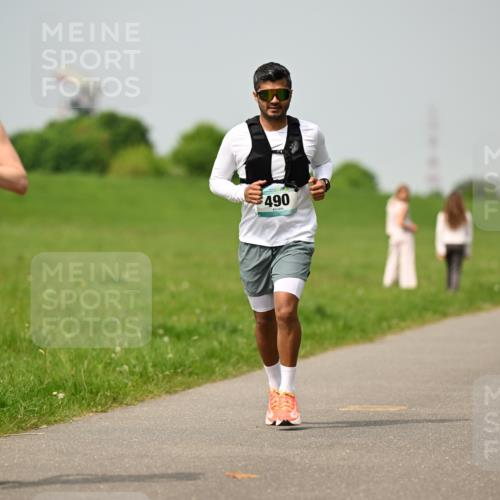 10.05.2026 - 8. Wedeler Halbmarathon Dr. Thomas Lammeyer http://msf.ph/oto/9704590 10.05.2026 11:52:03 Laufen 2044, 490 meine-sportfotos.de