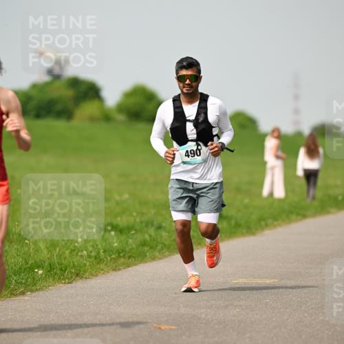 10.05.2026 - 8. Wedeler Halbmarathon Dr. Thomas Lammeyer http://msf.ph/oto/9704592 10.05.2026 11:52:03 Laufen 2044, 490 meine-sportfotos.de