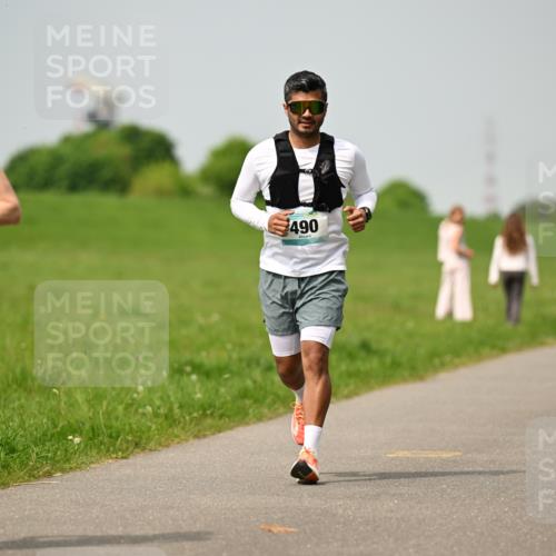 10.05.2026 - 8. Wedeler Halbmarathon Dr. Thomas Lammeyer http://msf.ph/oto/9704594 10.05.2026 11:52:03 Laufen 204, 490 meine-sportfotos.de