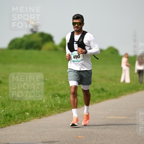 10.05.2026 - 8. Wedeler Halbmarathon Dr. Thomas Lammeyer http://msf.ph/oto/9704598 10.05.2026 11:52:03 Laufen 044, 490 meine-sportfotos.de