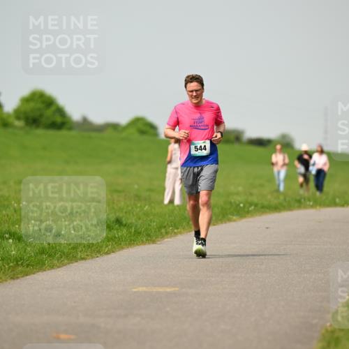 10.05.2026 - 8. Wedeler Halbmarathon Dr. Thomas Lammeyer http://msf.ph/oto/9704600 10.05.2026 11:52:10 Laufen 544 meine-sportfotos.de