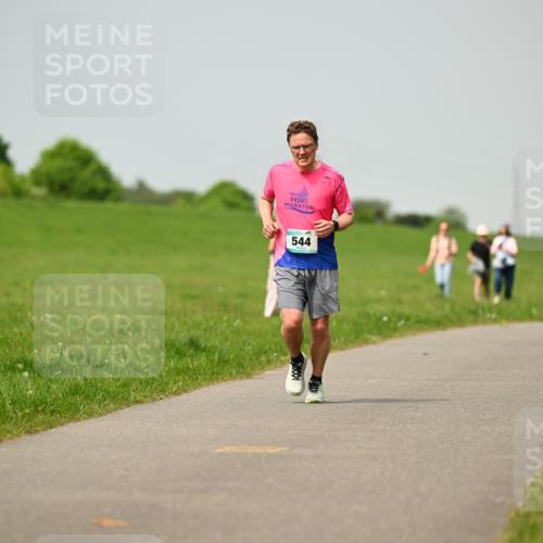 10.05.2026 - 8. Wedeler Halbmarathon Dr. Thomas Lammeyer http://msf.ph/oto/9704604 10.05.2026 11:52:10 Laufen 544 meine-sportfotos.de
