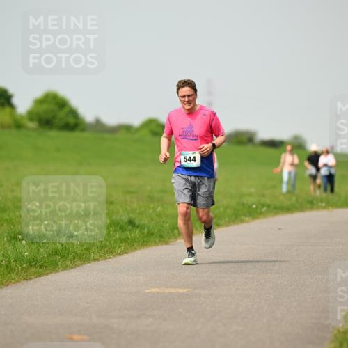10.05.2026 - 8. Wedeler Halbmarathon Dr. Thomas Lammeyer http://msf.ph/oto/9704607 10.05.2026 11:52:11 Laufen 544 meine-sportfotos.de