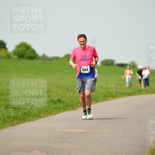 10.05.2026 - 8. Wedeler Halbmarathon Dr. Thomas Lammeyer http://msf.ph/oto/9704609 10.05.2026 11:52:11 Laufen 544 meine-sportfotos.de