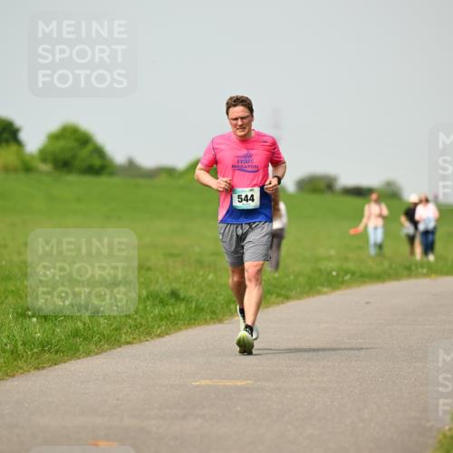 10.05.2026 - 8. Wedeler Halbmarathon Dr. Thomas Lammeyer http://msf.ph/oto/9704611 10.05.2026 11:52:11 Laufen 544 meine-sportfotos.de