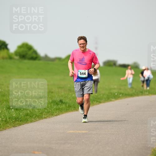 10.05.2026 - 8. Wedeler Halbmarathon Dr. Thomas Lammeyer http://msf.ph/oto/9704614 10.05.2026 11:52:11 Laufen 544 meine-sportfotos.de