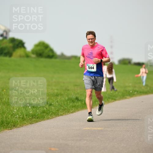 10.05.2026 - 8. Wedeler Halbmarathon Dr. Thomas Lammeyer http://msf.ph/oto/9704618 10.05.2026 11:52:11 Laufen 544 meine-sportfotos.de