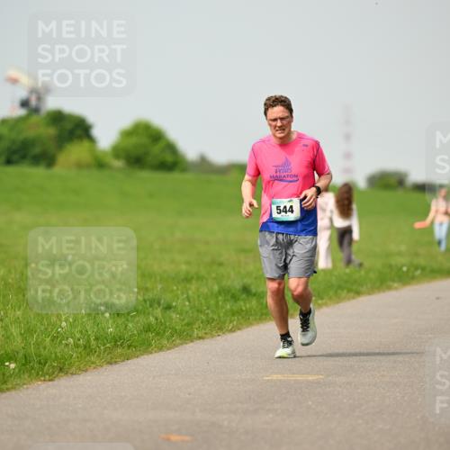10.05.2026 - 8. Wedeler Halbmarathon Dr. Thomas Lammeyer http://msf.ph/oto/9704619 10.05.2026 11:52:11 Laufen 544 meine-sportfotos.de