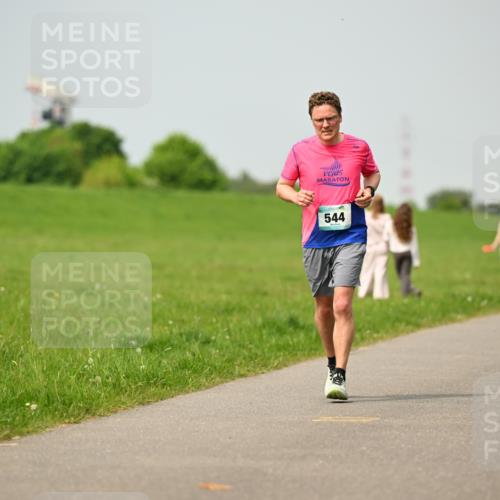 10.05.2026 - 8. Wedeler Halbmarathon Dr. Thomas Lammeyer http://msf.ph/oto/9704621 10.05.2026 11:52:11 Laufen 544 meine-sportfotos.de
