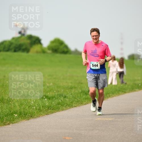 10.05.2026 - 8. Wedeler Halbmarathon Dr. Thomas Lammeyer http://msf.ph/oto/9704623 10.05.2026 11:52:12 Laufen 544 meine-sportfotos.de