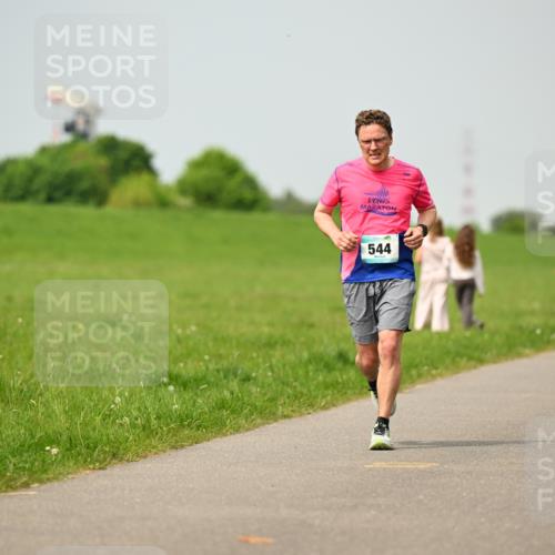 10.05.2026 - 8. Wedeler Halbmarathon Dr. Thomas Lammeyer http://msf.ph/oto/9704625 10.05.2026 11:52:12 Laufen 544 meine-sportfotos.de