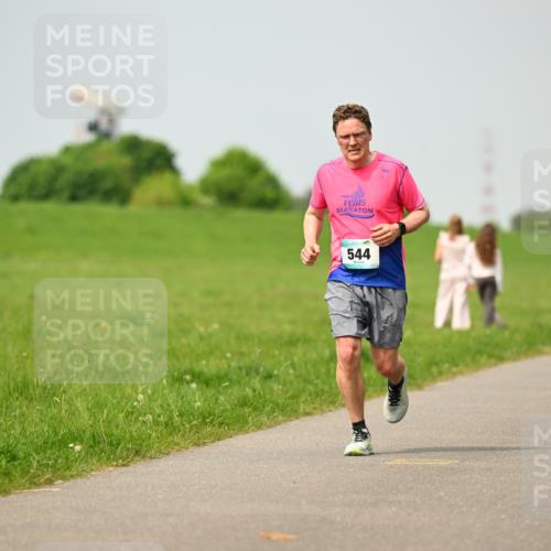 10.05.2026 - 8. Wedeler Halbmarathon Dr. Thomas Lammeyer http://msf.ph/oto/9704629 10.05.2026 11:52:12 Laufen 544 meine-sportfotos.de