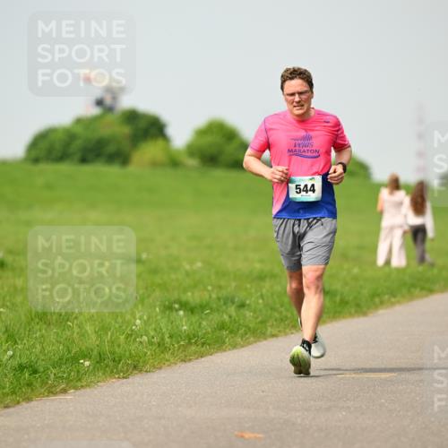 10.05.2026 - 8. Wedeler Halbmarathon Dr. Thomas Lammeyer http://msf.ph/oto/9704633 10.05.2026 11:52:12 Laufen 544 meine-sportfotos.de