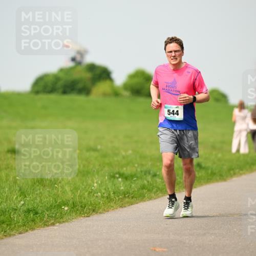 10.05.2026 - 8. Wedeler Halbmarathon Dr. Thomas Lammeyer http://msf.ph/oto/9704638 10.05.2026 11:52:13 Laufen 544 meine-sportfotos.de