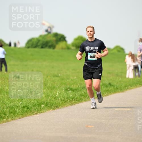 10.05.2026 - 8. Wedeler Halbmarathon Dr. Thomas Lammeyer http://msf.ph/oto/9704700 10.05.2026 11:52:31 Laufen 468, 643 meine-sportfotos.de