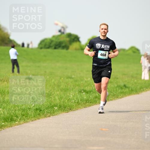 10.05.2026 - 8. Wedeler Halbmarathon Dr. Thomas Lammeyer http://msf.ph/oto/9704704 10.05.2026 11:52:31 Laufen 468, 643 meine-sportfotos.de