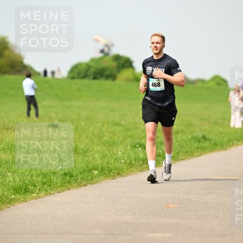 10.05.2026 - 8. Wedeler Halbmarathon Dr. Thomas Lammeyer http://msf.ph/oto/9704706 10.05.2026 11:52:31 Laufen 468, 6435 meine-sportfotos.de
