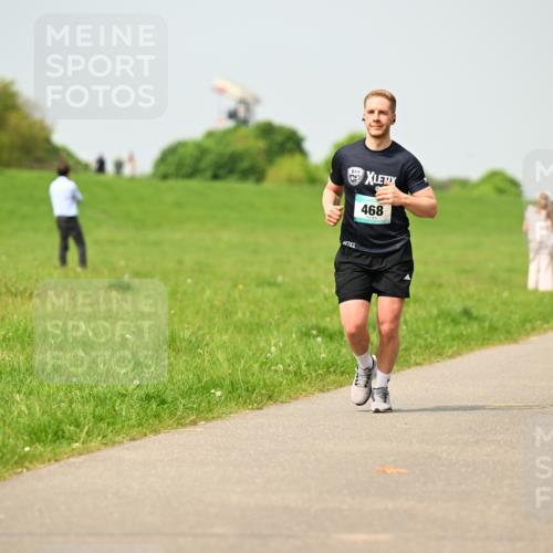 10.05.2026 - 8. Wedeler Halbmarathon Dr. Thomas Lammeyer http://msf.ph/oto/9704708 10.05.2026 11:52:31 Laufen 468, 643 meine-sportfotos.de