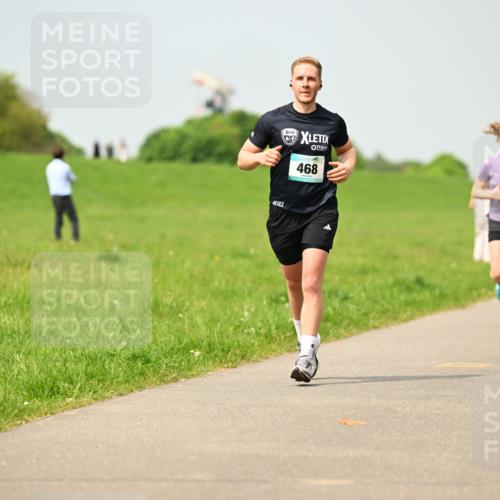 10.05.2026 - 8. Wedeler Halbmarathon Dr. Thomas Lammeyer http://msf.ph/oto/9704715 10.05.2026 11:52:32 Laufen 468, 641 meine-sportfotos.de