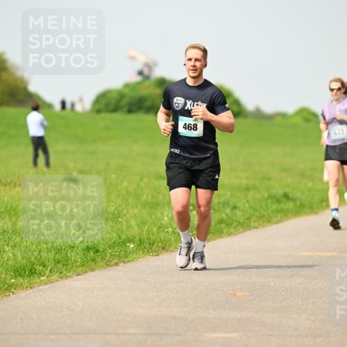 10.05.2026 - 8. Wedeler Halbmarathon Dr. Thomas Lammeyer http://msf.ph/oto/9704720 10.05.2026 11:52:32 Laufen 057, 468, 643 meine-sportfotos.de