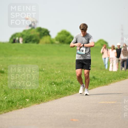 10.05.2026 - 8. Wedeler Halbmarathon Dr. Thomas Lammeyer http://msf.ph/oto/9704777 10.05.2026 11:52:42 Laufen 819 meine-sportfotos.de
