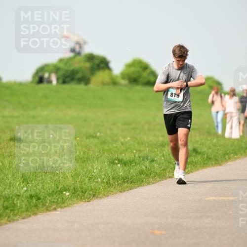 10.05.2026 - 8. Wedeler Halbmarathon Dr. Thomas Lammeyer http://msf.ph/oto/9704779 10.05.2026 11:52:41 Laufen 819 meine-sportfotos.de