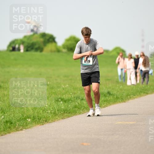 10.05.2026 - 8. Wedeler Halbmarathon Dr. Thomas Lammeyer http://msf.ph/oto/9704783 10.05.2026 11:52:42 Laufen 819, 410 meine-sportfotos.de