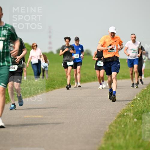 10.05.2026 - 8. Wedeler Halbmarathon Dr. Thomas Lammeyer http://msf.ph/oto/9704910 10.05.2026 11:52:52 Laufen 419, 269, 129, 462, 185 meine-sportfotos.de
