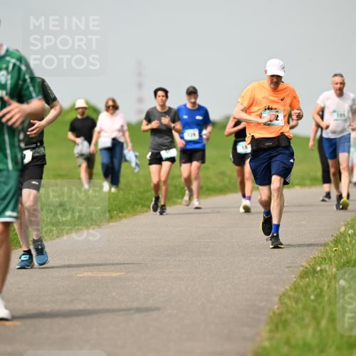 10.05.2026 - 8. Wedeler Halbmarathon Dr. Thomas Lammeyer http://msf.ph/oto/9704920 10.05.2026 11:52:53 Laufen 419, 129 meine-sportfotos.de