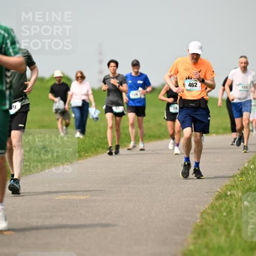 10.05.2026 - 8. Wedeler Halbmarathon Dr. Thomas Lammeyer http://msf.ph/oto/9704922 10.05.2026 11:52:53 Laufen 419, 462 meine-sportfotos.de