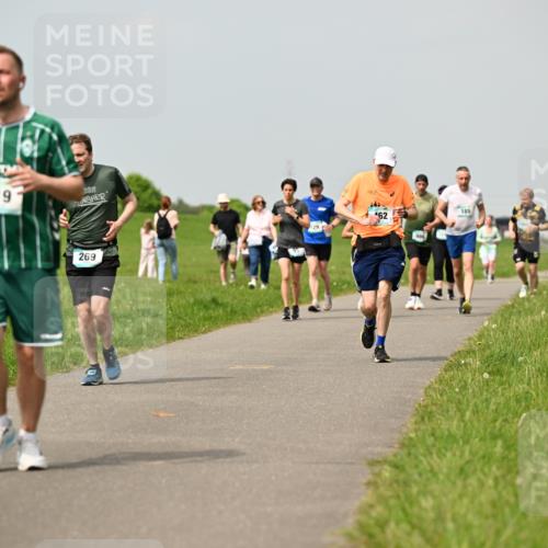 10.05.2026 - 8. Wedeler Halbmarathon Dr. Thomas Lammeyer http://msf.ph/oto/9704933 10.05.2026 11:52:55 Laufen 419, 269, 162, 185 meine-sportfotos.de