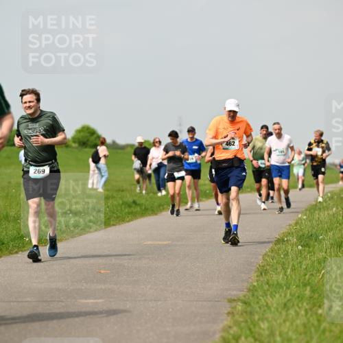 10.05.2026 - 8. Wedeler Halbmarathon Dr. Thomas Lammeyer http://msf.ph/oto/9704941 10.05.2026 11:52:55 Laufen 419, 269, 462, 185 meine-sportfotos.de