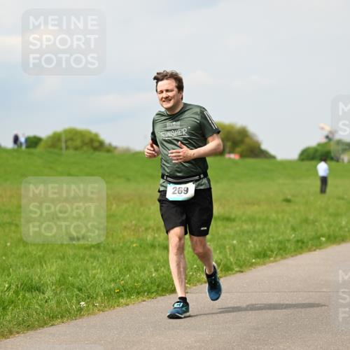 10.05.2026 - 8. Wedeler Halbmarathon Dr. Thomas Lammeyer http://msf.ph/oto/9704963 10.05.2026 11:52:58 Laufen 269 meine-sportfotos.de