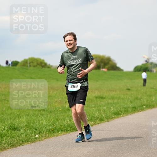 10.05.2026 - 8. Wedeler Halbmarathon Dr. Thomas Lammeyer http://msf.ph/oto/9704967 10.05.2026 11:52:58 Laufen 269, 462 meine-sportfotos.de
