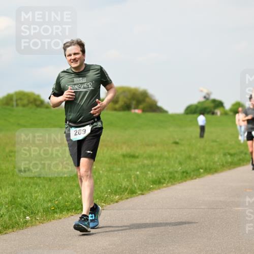 10.05.2026 - 8. Wedeler Halbmarathon Dr. Thomas Lammeyer http://msf.ph/oto/9704969 10.05.2026 11:52:59 Laufen 269, 462 meine-sportfotos.de