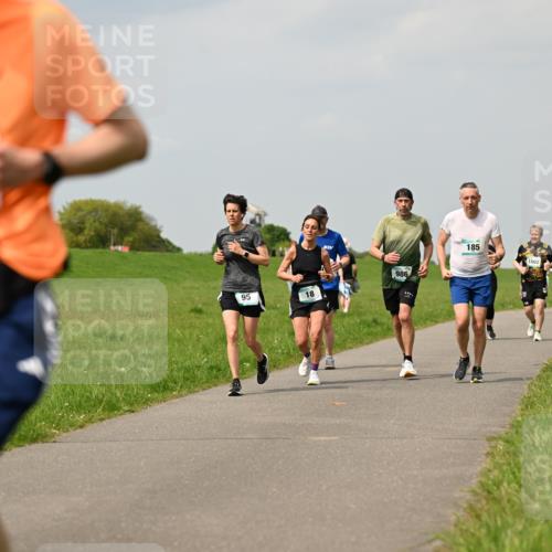 10.05.2026 - 8. Wedeler Halbmarathon Dr. Thomas Lammeyer http://msf.ph/oto/9704982 10.05.2026 11:53:01 Laufen 462, 986, 185, 1002 meine-sportfotos.de