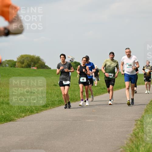 10.05.2026 - 8. Wedeler Halbmarathon Dr. Thomas Lammeyer http://msf.ph/oto/9704985 10.05.2026 11:53:01 Laufen 162, 986, 185, 1002 meine-sportfotos.de