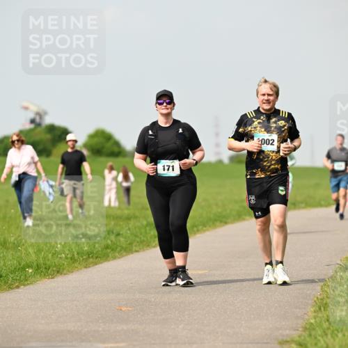 10.05.2026 - 8. Wedeler Halbmarathon Dr. Thomas Lammeyer http://msf.ph/oto/9705038 10.05.2026 11:53:07 Laufen 171, 002 meine-sportfotos.de