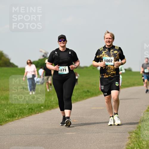 10.05.2026 - 8. Wedeler Halbmarathon Dr. Thomas Lammeyer http://msf.ph/oto/9705058 10.05.2026 11:53:09 Laufen 171, 1002 meine-sportfotos.de