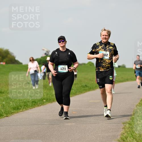 10.05.2026 - 8. Wedeler Halbmarathon Dr. Thomas Lammeyer http://msf.ph/oto/9705060 10.05.2026 11:53:09 Laufen 171 meine-sportfotos.de