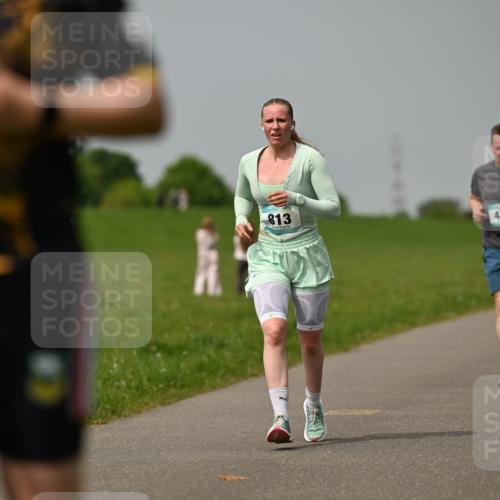 10.05.2026 - 8. Wedeler Halbmarathon Dr. Thomas Lammeyer http://msf.ph/oto/9705078 10.05.2026 11:53:13 Laufen 813 meine-sportfotos.de