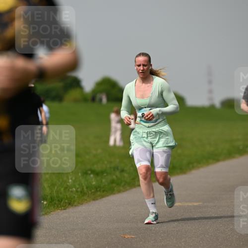 10.05.2026 - 8. Wedeler Halbmarathon Dr. Thomas Lammeyer http://msf.ph/oto/9705081 10.05.2026 11:53:13 Laufen 1002, 435 meine-sportfotos.de