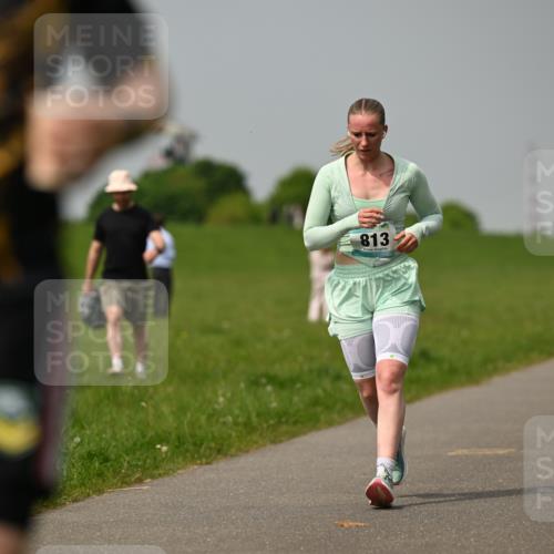 10.05.2026 - 8. Wedeler Halbmarathon Dr. Thomas Lammeyer http://msf.ph/oto/9705082 10.05.2026 11:53:13 Laufen 813, 435 meine-sportfotos.de