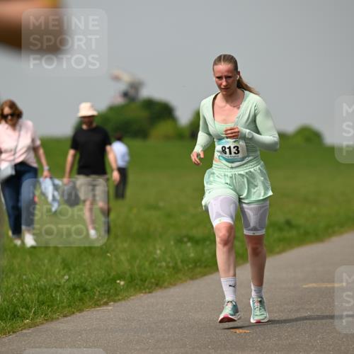 10.05.2026 - 8. Wedeler Halbmarathon Dr. Thomas Lammeyer http://msf.ph/oto/9705088 10.05.2026 11:53:13 Laufen 813, 435 meine-sportfotos.de