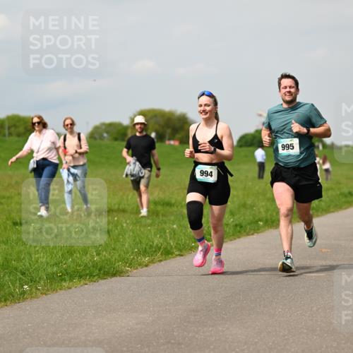 10.05.2026 - 8. Wedeler Halbmarathon Dr. Thomas Lammeyer http://msf.ph/oto/9705160 10.05.2026 11:53:22 Laufen 994, 995 meine-sportfotos.de